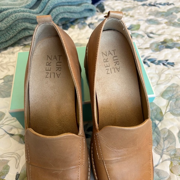 Like New Naturalizer Darry Platform Loafers Toffee Natural Leather Size 8 - Picture 10 of 16